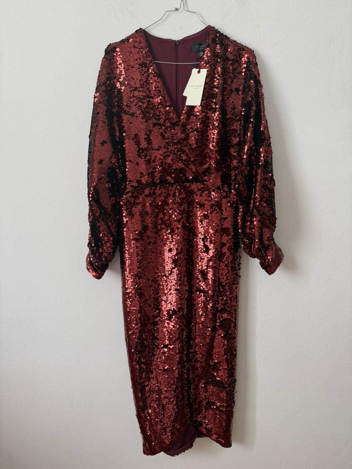 Nieuw! Ted Baker bordeaux rode pailletten jurk - 40, Ophalen of Verzenden, Nieuw, Rood, Onder de knie