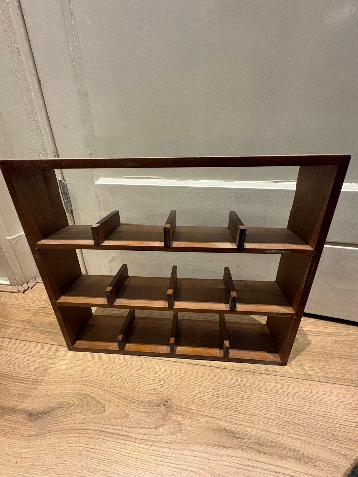 Wandkastje voor 12 mokken - Xenos, Ophalen, Zo goed als nieuw