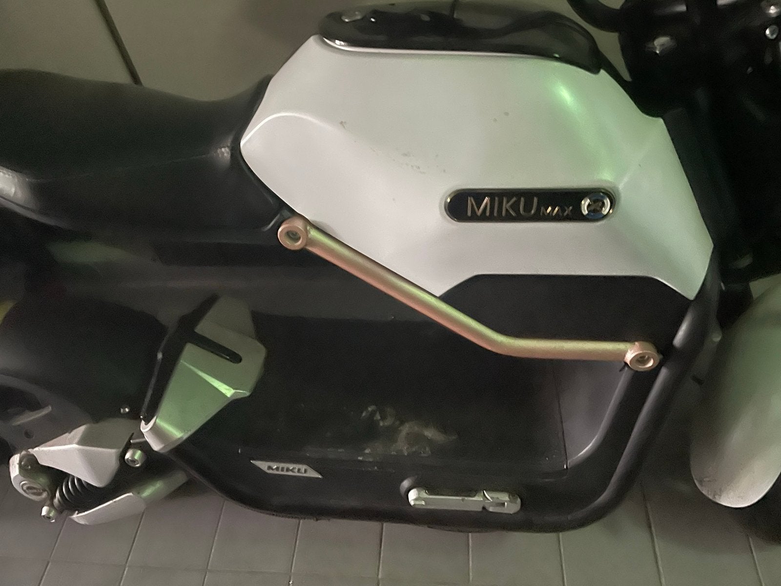 Elektrische scooter Miku Max - Zo goed als nieuw, Fietsen en Brommers, Snorfietsen en Snorscooters, Ophalen of Verzenden, Zo goed als nieuw