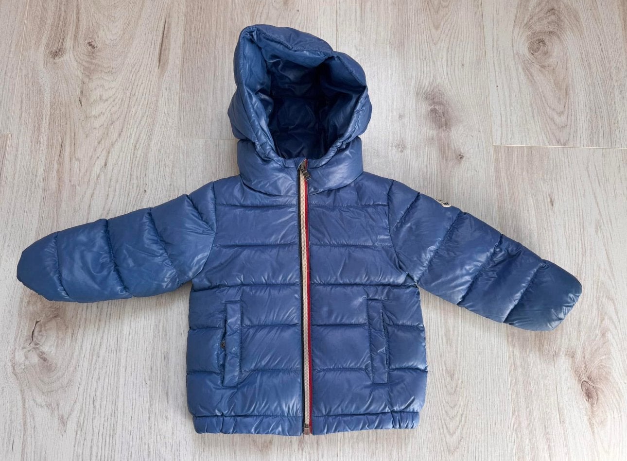 Mooie blauwe Moncler winterjas maat 86, Kinderen en Baby's, Babykleding | Maat 86, Ophalen of Verzenden, Zo goed als nieuw, Jongetje