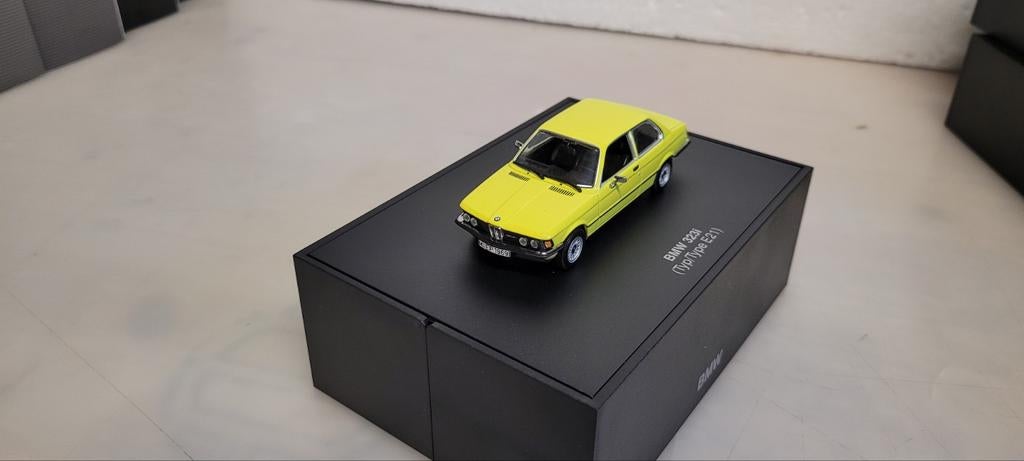 Minichamps BMW 323i  E21, Hobby en Vrije tijd, Modelauto's | 1:43, Ophalen of Verzenden, Zo goed als nieuw, Auto, MiniChamps
