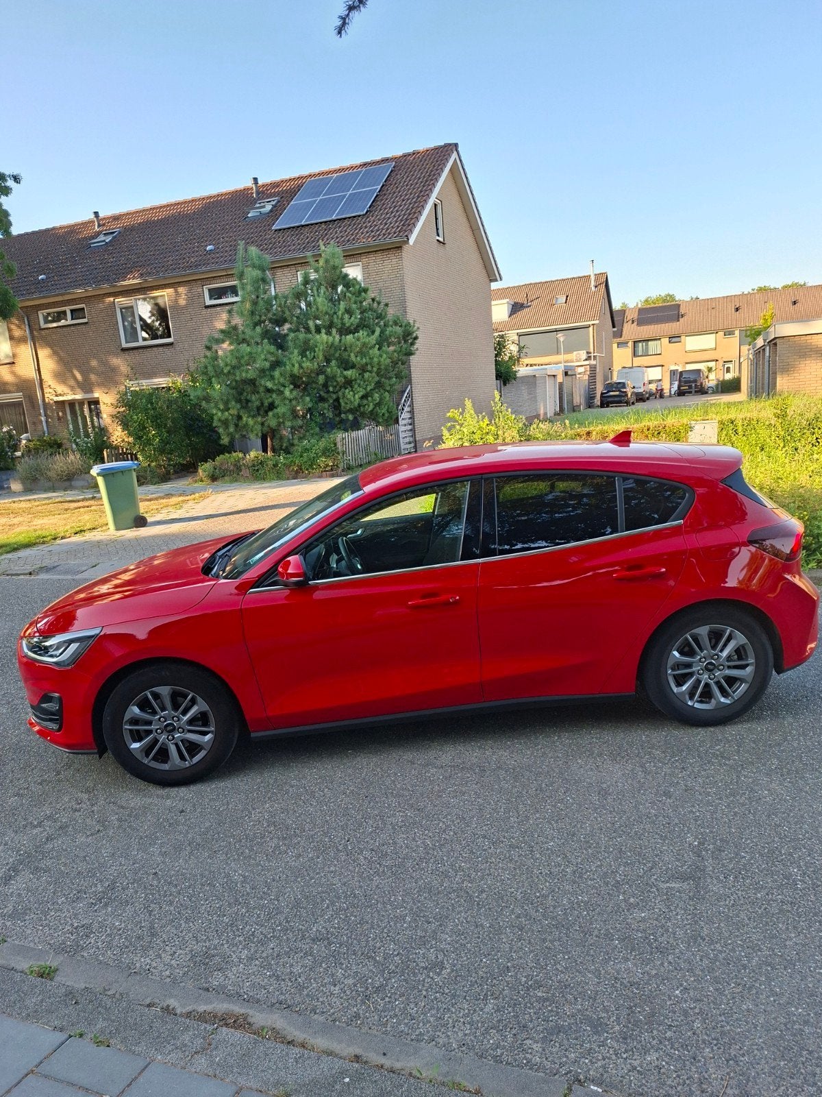 Ford Focus 1.0 Ecoboost Hybrid 125pk 2024 Rood, Auto's, Stof, Zwart, Origineel Nederlands, 123 pk