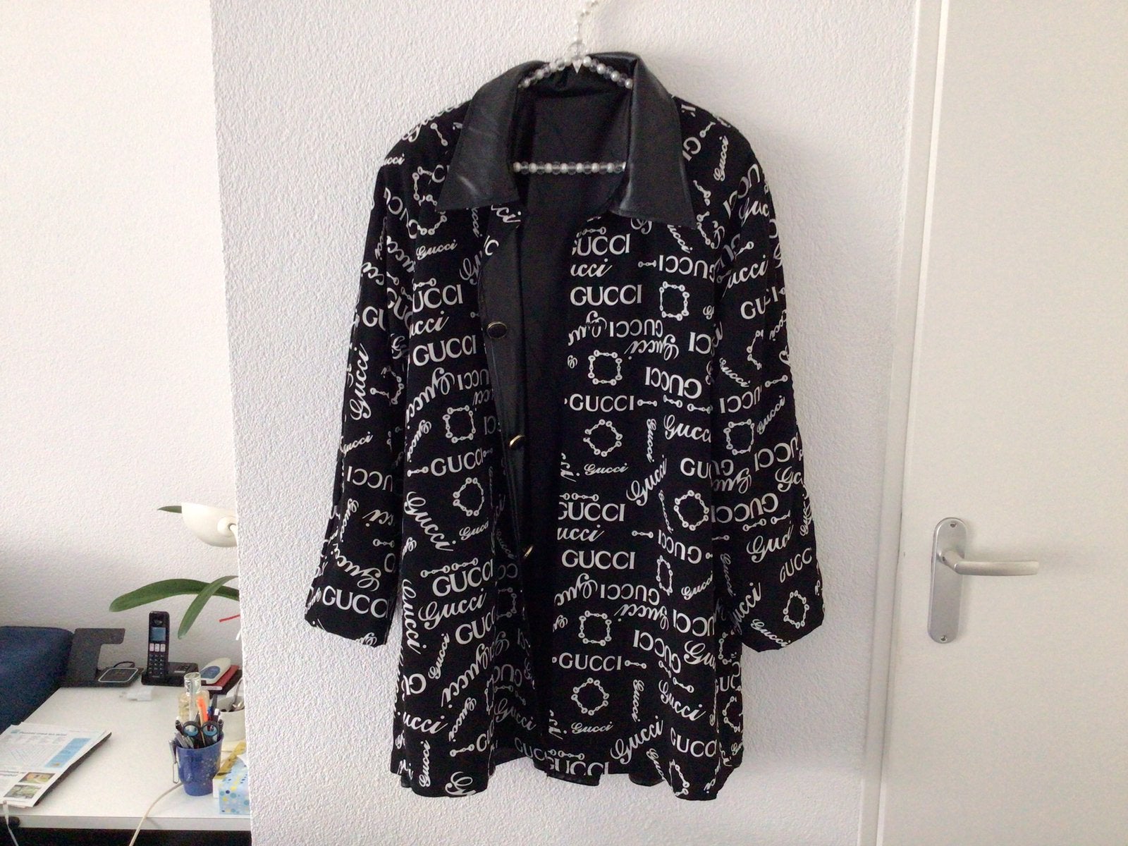 Jas met Gucci motief, Zwart, Maat 42/44 (L), Ophalen of Verzenden, Zo goed als nieuw