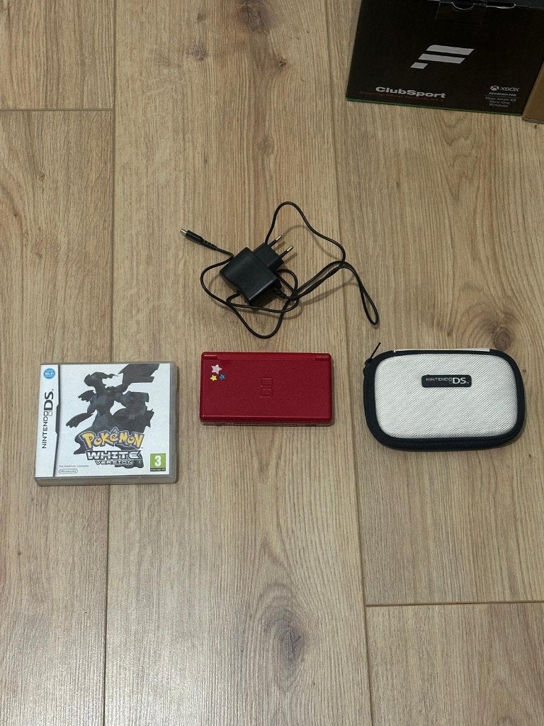 Nintendo DS Lite Rood + Pokémon White + Oplader & Hoes, Spelcomputers en Games, Met games, Gebruikt, Verzenden, Rood