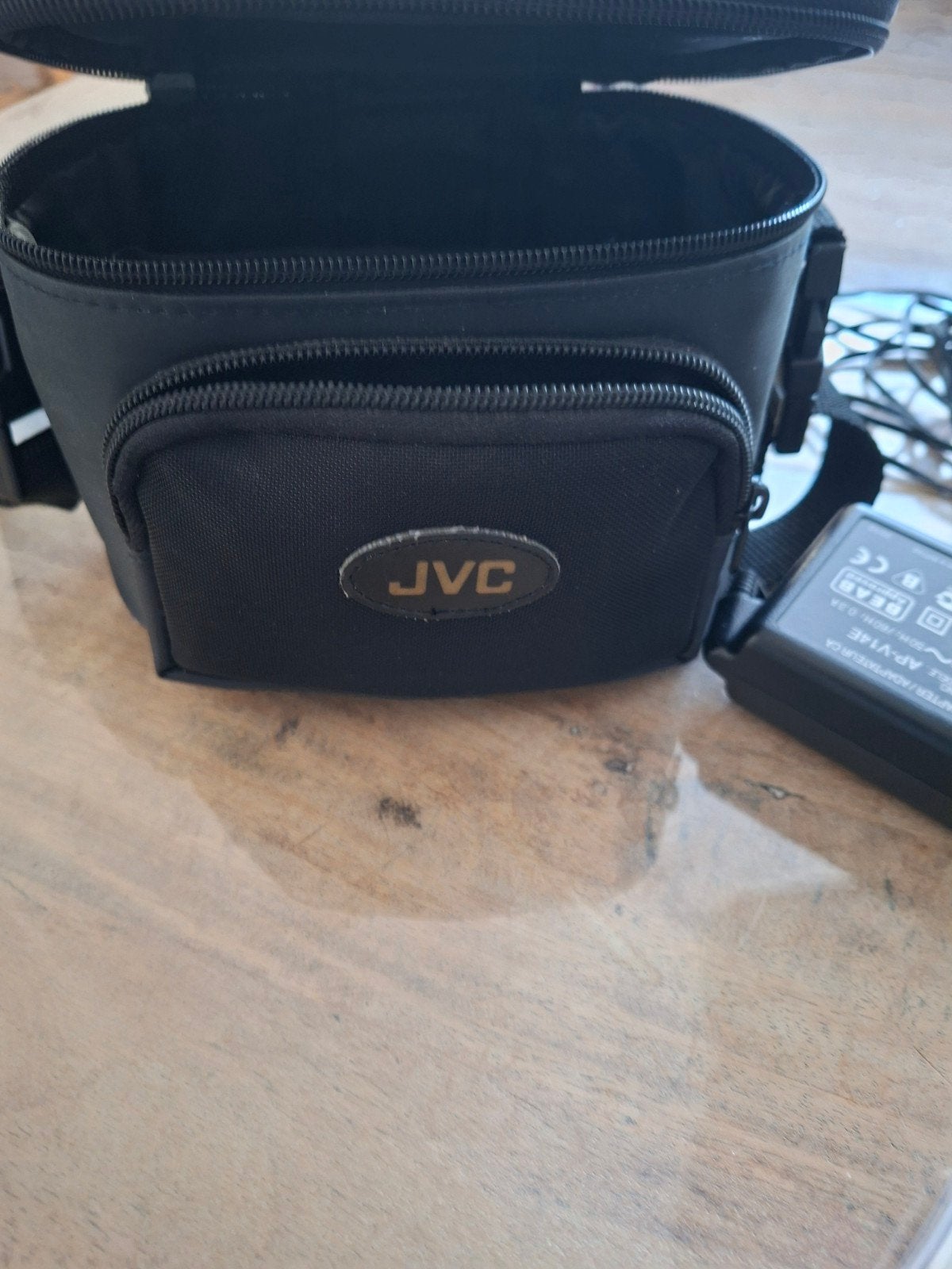 JVC Videocamera met 16x optische zoom en tas, JVC, Ophalen of Verzenden, Zo goed als nieuw, 8 tot 20x
