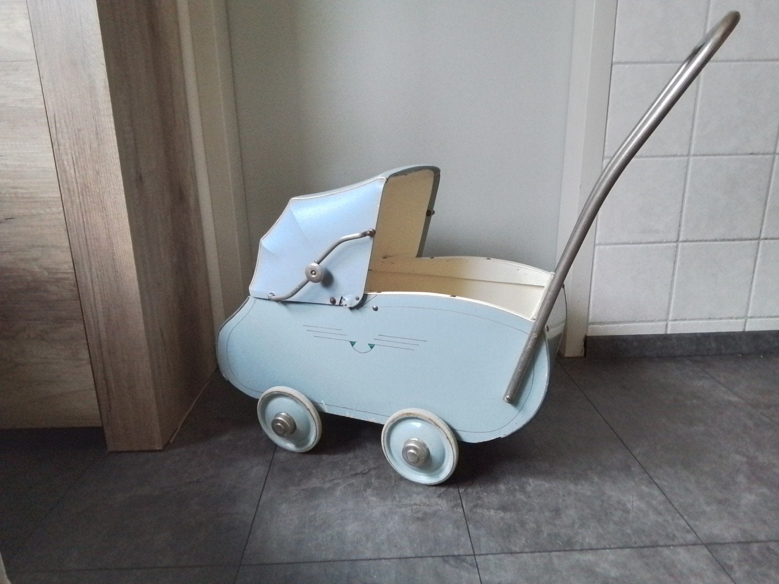 Poppenwagen., Ophalen, Zo goed als nieuw, Pop