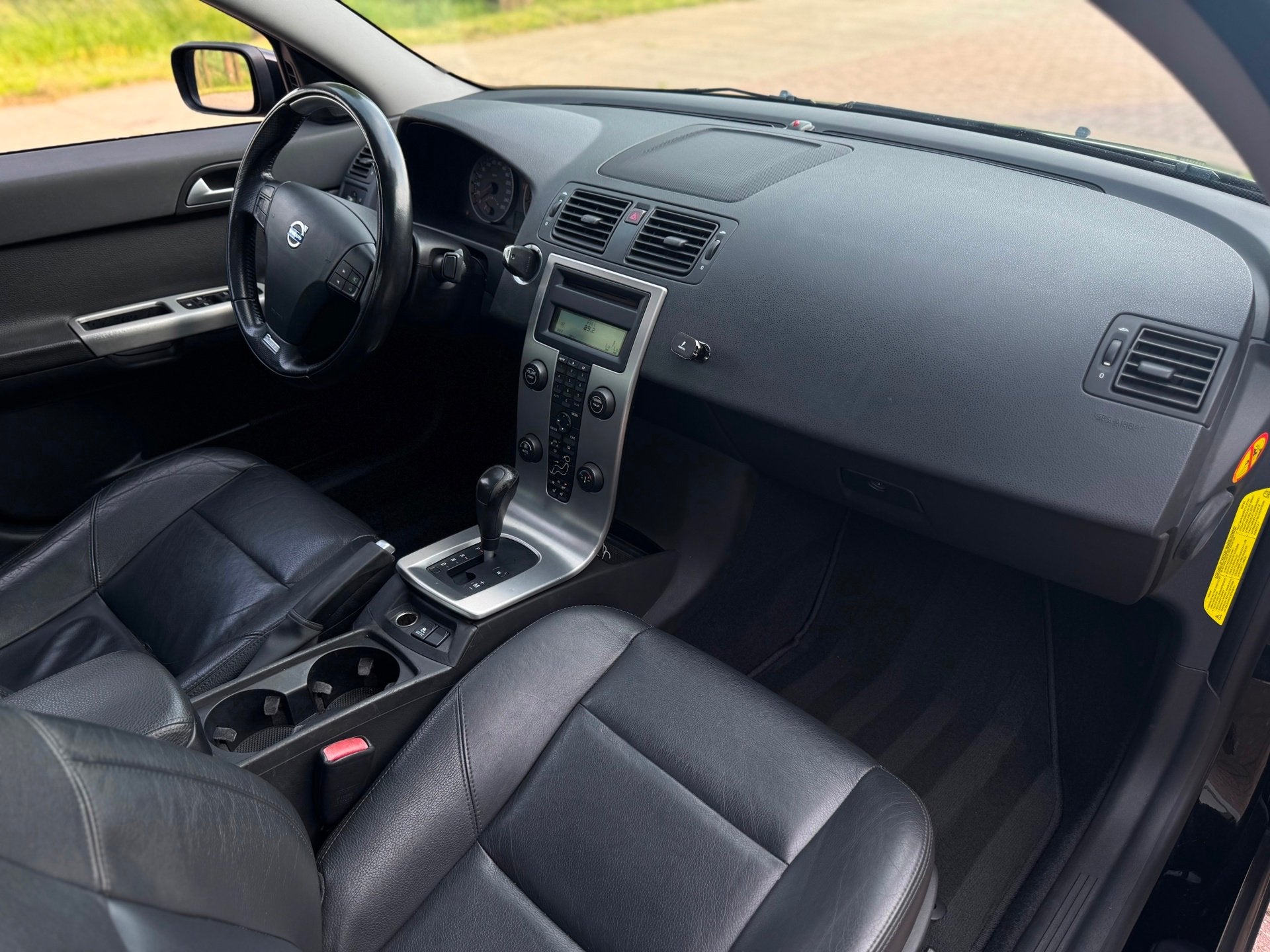 Volvo S40 2.5 T5 Exclusive 220PK AUTOMAAT|DAK|MEMORY|CLIMA|C, Auto's, Gebruikt, Zwart, 700 kg, Sedan