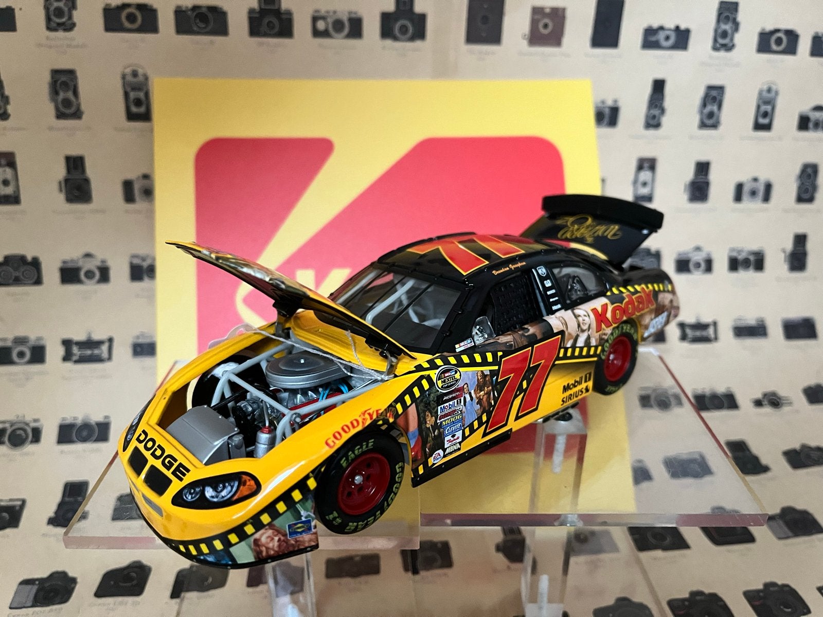 2004 Dodge NASCAR #77 Kodak Racing The Wizard of Oz, Ophalen of Verzenden, Nieuw, Auto