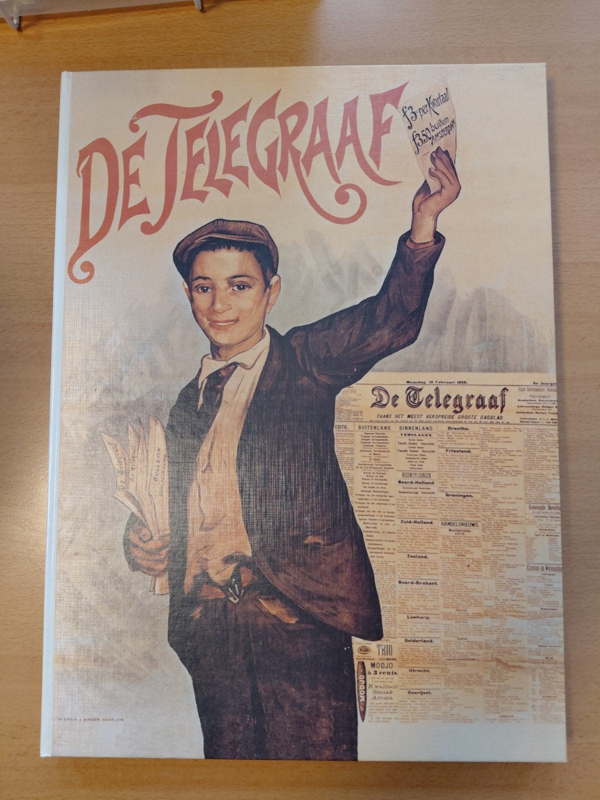de telegraaf boek 100 jaar als nieuw, Ophalen of Verzenden, Zo goed als nieuw