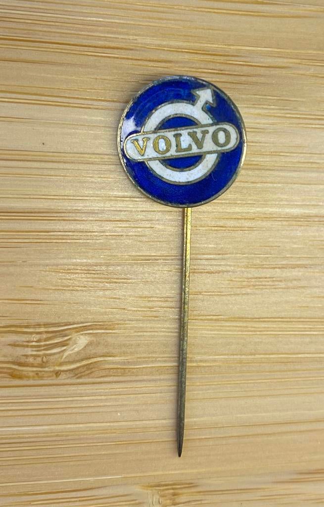 Vintage Volvo Speldje – Klassiek Emaille Logo, Verzamelen, Ophalen of Verzenden, Gebruikt, Transport, Speldje of Pin