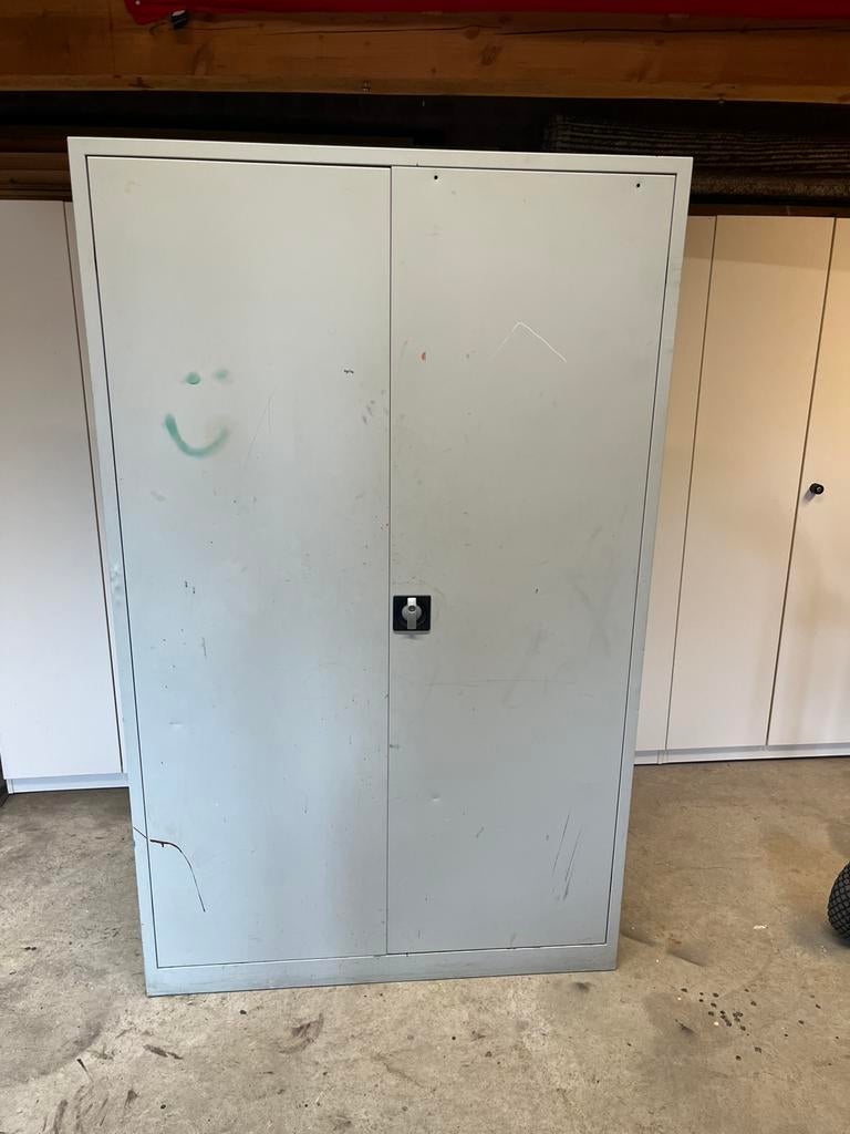 Brede stalen kast, Ophalen, Gebruikt, 100 tot 150 cm, Meerdere deuren