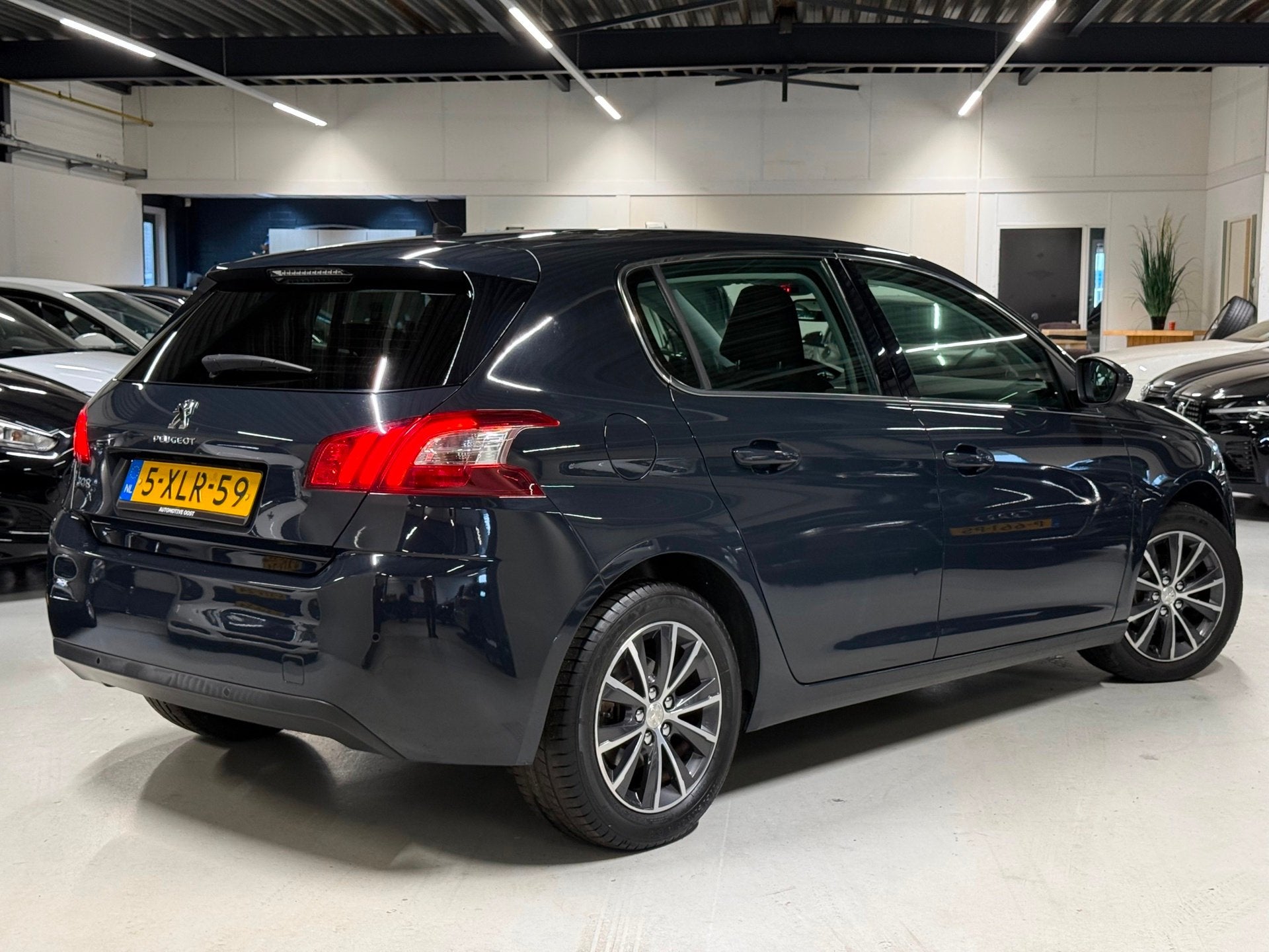 Peugeot 308 1.2 110PK Blue Premium Pano|Led|Navigatie!, Auto's, Voorwielaandrijving, Dealer onderhouden, Stof, Gebruikt