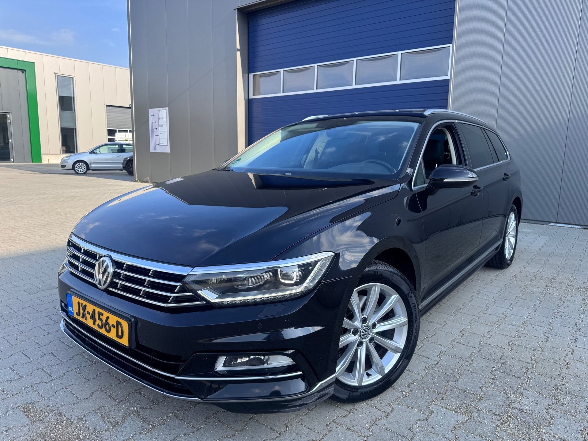 Volkswagen Passat Variant 1.6 TDI Connected R-line DSG |Pano, Gebruikt, 4 cilinders, Zwart, Origineel Nederlands