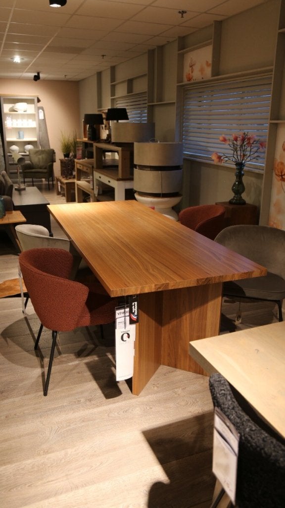 Angle eettafel - vtwonen, Niet ingevuld, Niet ingevuld, Niet ingevuld