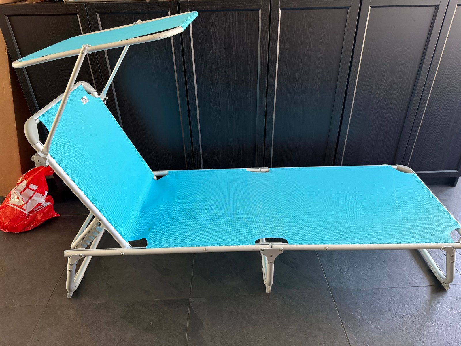Base Camp Ligbed met Zonnescherm - Zo goed als nieuw, Caravans en Kamperen, Ophalen of Verzenden, Zo goed als nieuw, Campingstoel