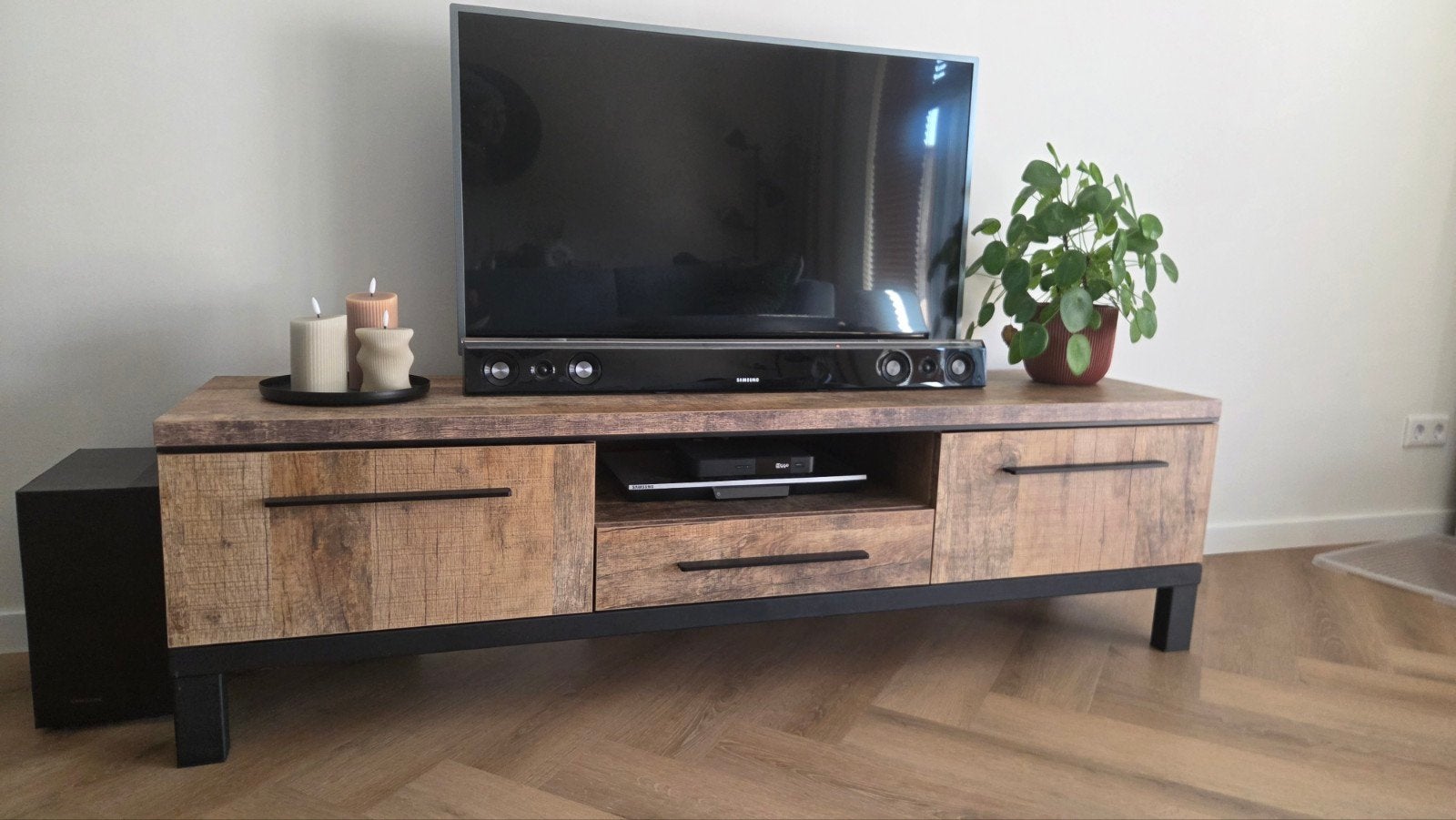 Atrio TV-meubel, 150 tot 200 cm, Zo goed als nieuw, Minder dan 100 cm, Industrieel