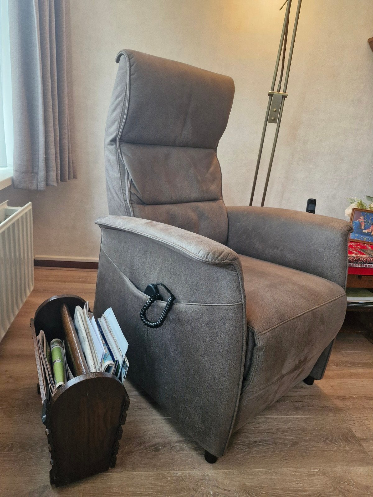 Luxe elektr sta op stoel 4 mnd oud Nieuw €1485 + Garantie, Ophalen, Nieuw, 75 tot 100 cm, 75 tot 100 cm