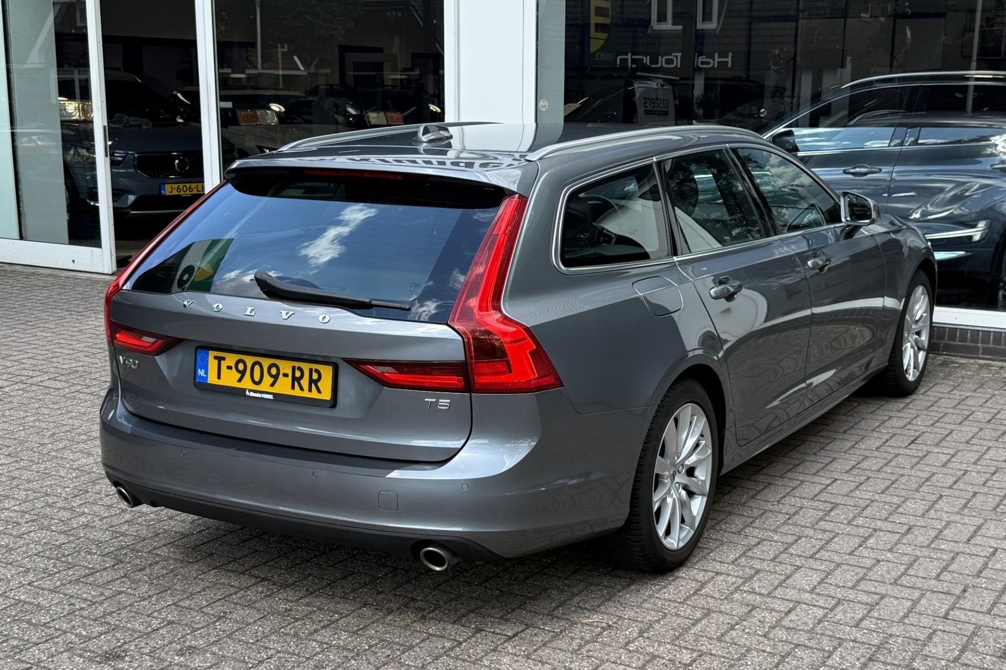 Volvo V90 2.0 T5 Momentum Pro |Leder|Trekhaak|Adapt.Cruise|, 15 km/l, Euro 6, 4 cilinders, 1969 cc