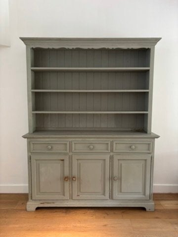 Grijze servieskast / buffetkast (ruim en landelijk), Huis en Inrichting, Kasten | Buffetkasten, Ophalen, Met plank(en), Gebruikt