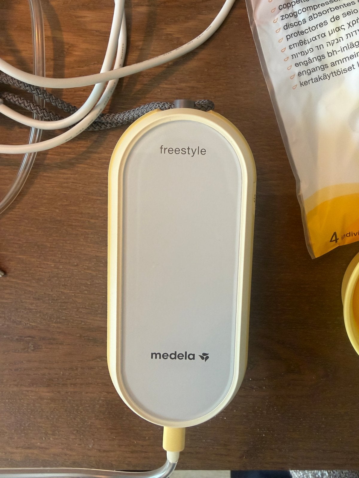 Medela Freestyle kolfapparaat met accessoires en tas, Ophalen, Gebruikt