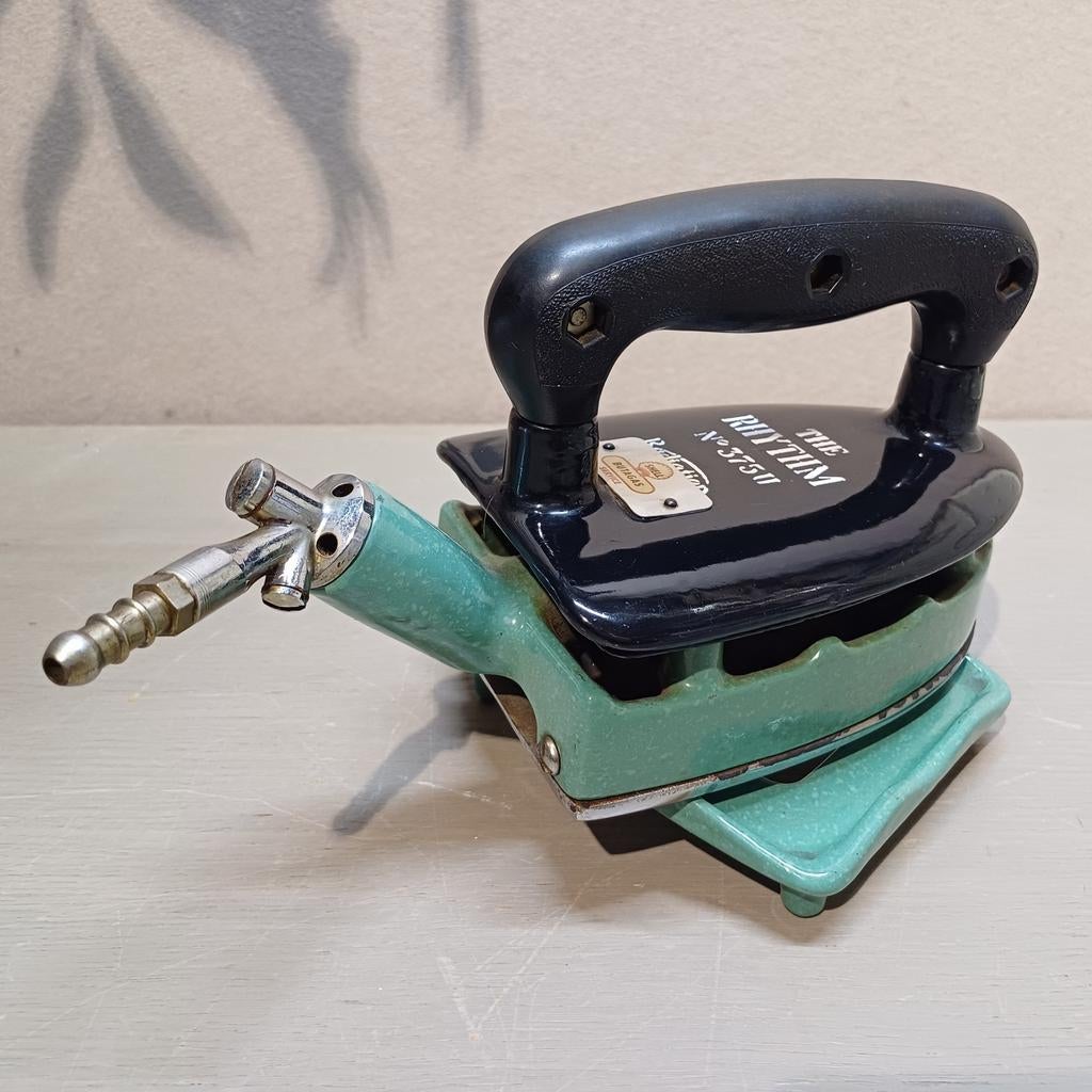 VINTAGE SHELL BUTAGAS RADIATION LTD THE RYTHEM IRON No. 375U, Verzamelen, Ophalen of Verzenden, Zo goed als nieuw