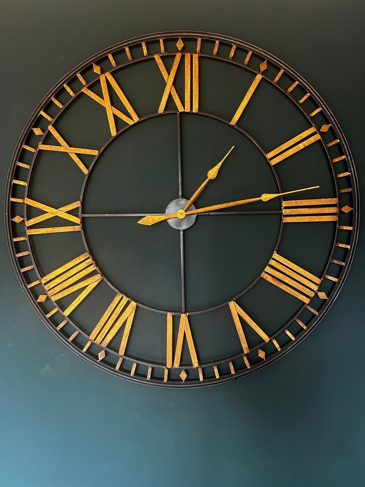 Grote wandklok met Romeinse cijfers, Ophalen, Wandklok, Analoog, Zo goed als nieuw