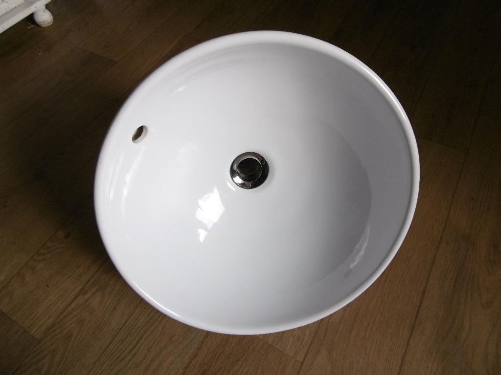 Topkwaliteit ronde design waskom - D40 cm, Huis en Inrichting, Badkamer | Complete badkamers, Zo goed als nieuw, Ophalen