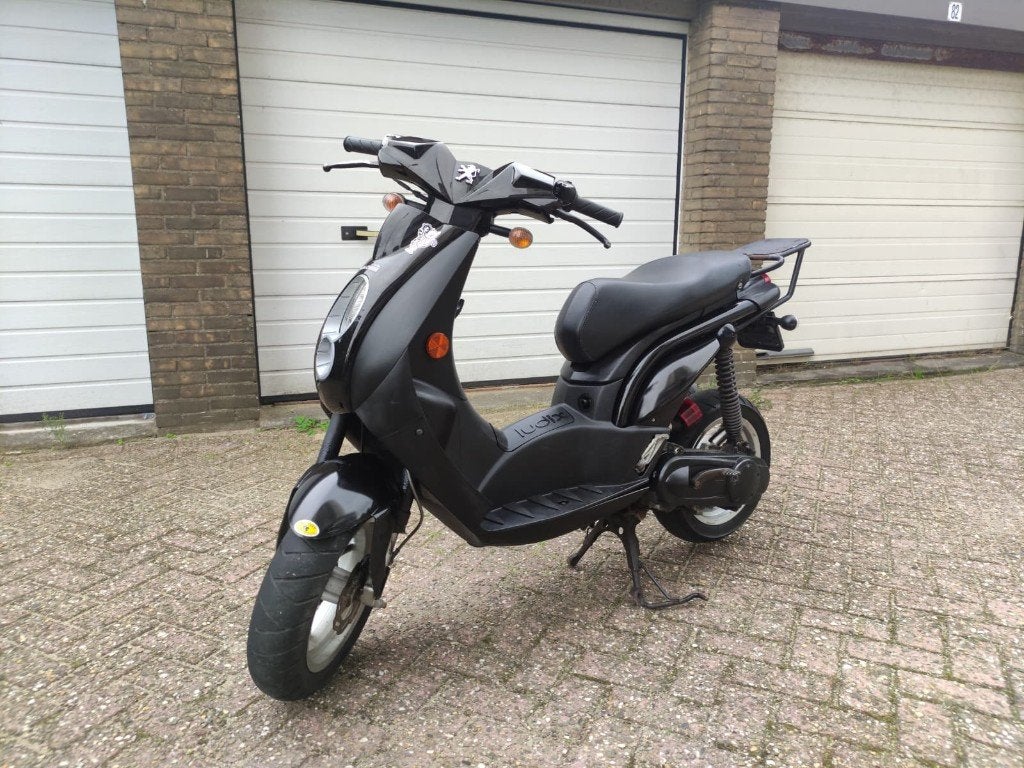 Peugeot Ludix Brommer / Scooter - Geel kenteken 2016, Fietsen en Brommers, Ophalen, Maximaal 45 km/u, Zo goed als nieuw, Benzine