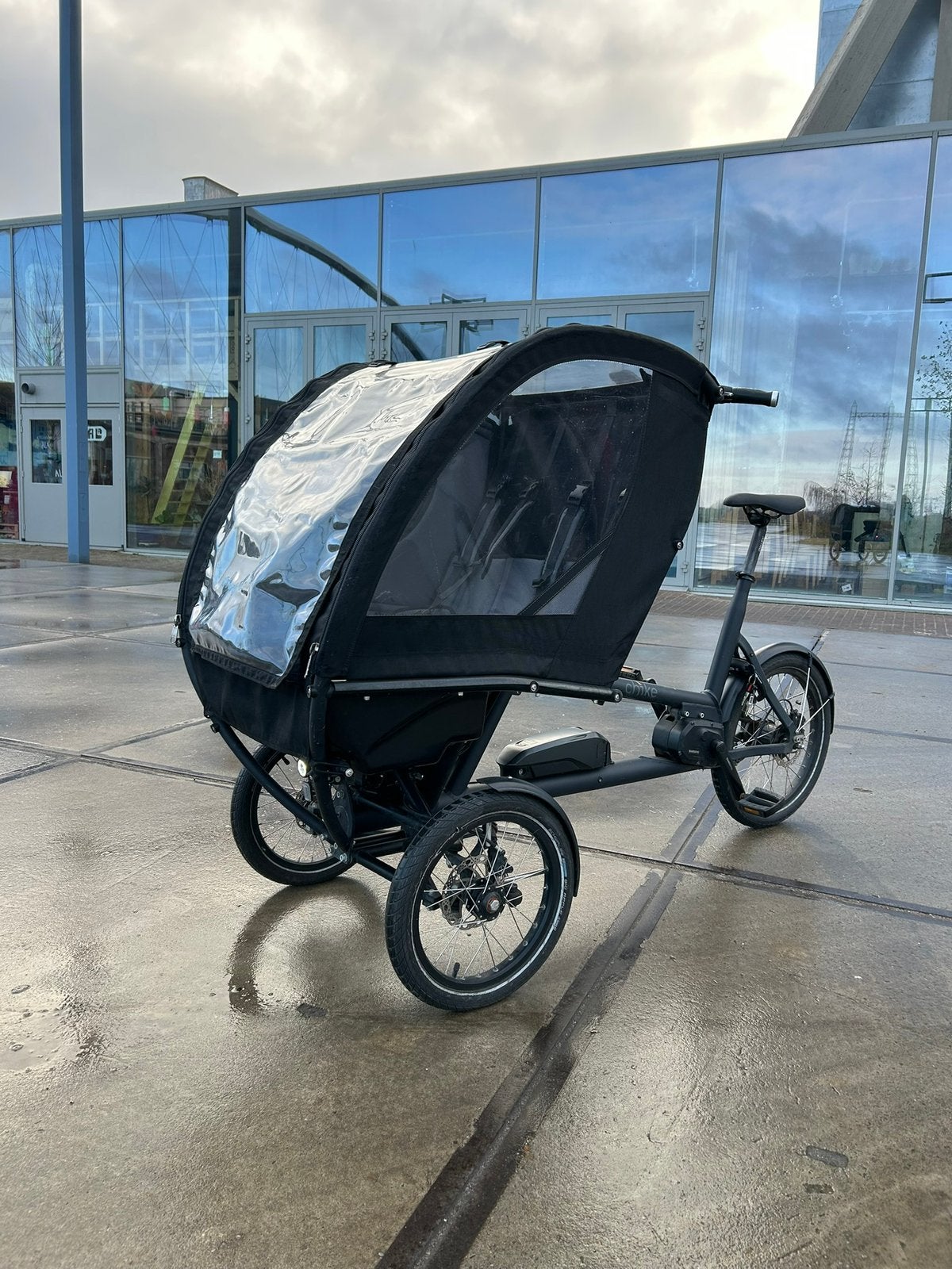 Chike elektrische kinderbakfiets | e-chike kids, Fietsen en Brommers, Ophalen, Zo goed als nieuw, 4 kinderen of meer