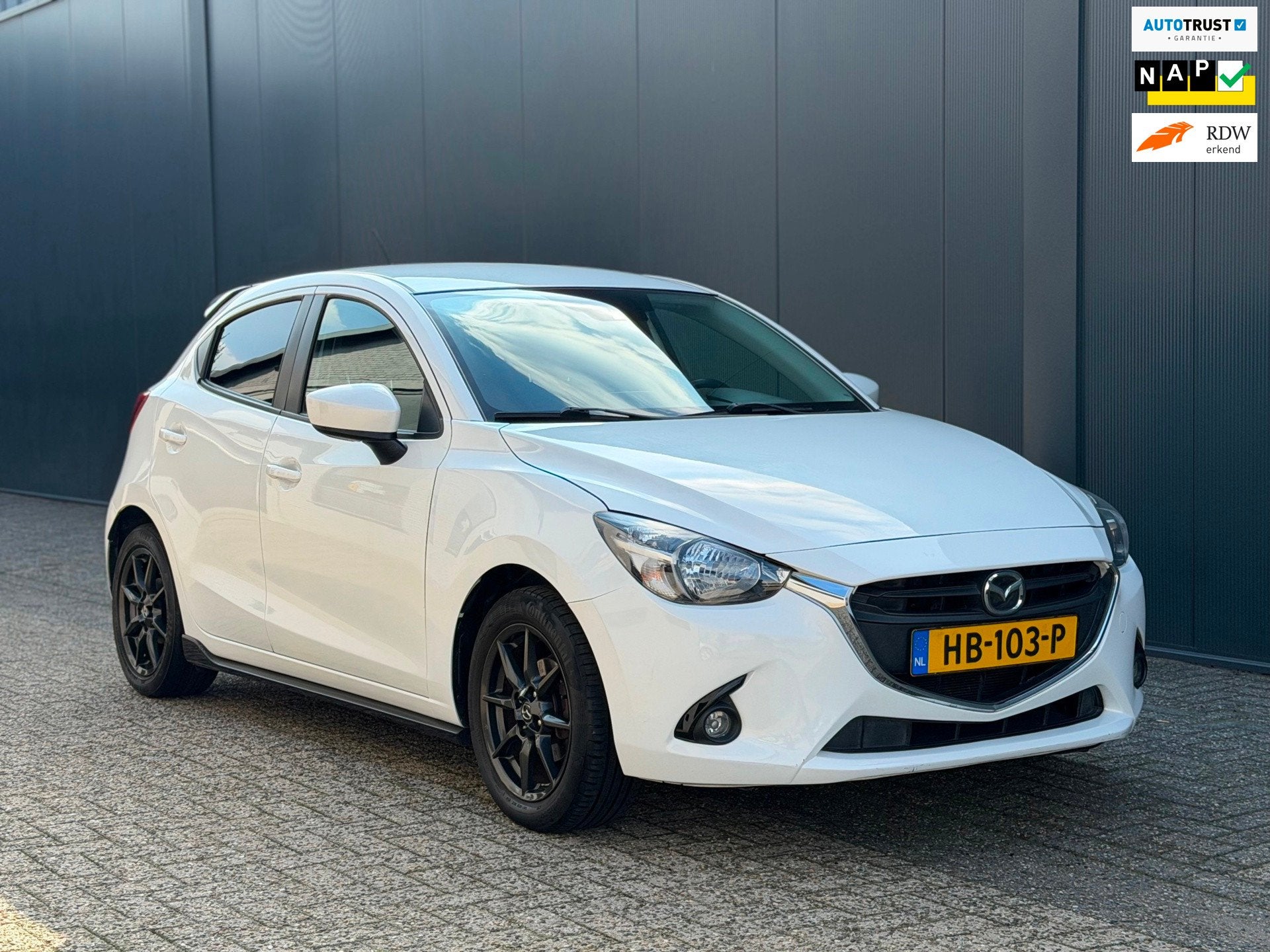 Mazda 2 1.5 Skyactiv-G Skylease+ Sport Navi Camera Vol!, Auto's, Voorwielaandrijving, Gebruikt, 4 cilinders, Wit