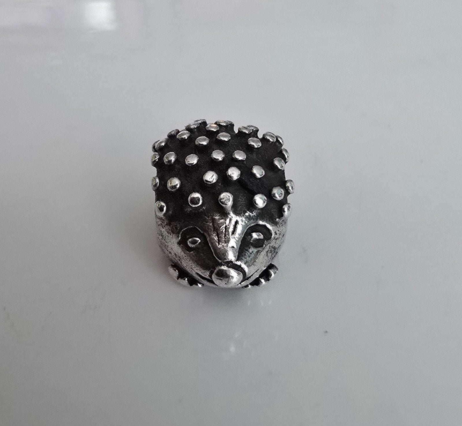 Prachtige NIEUWE originele zilveren Pandora bedel - egel, Sieraden, Tassen en Uiterlijk, Bedels, Ophalen of Verzenden, Zo goed als nieuw