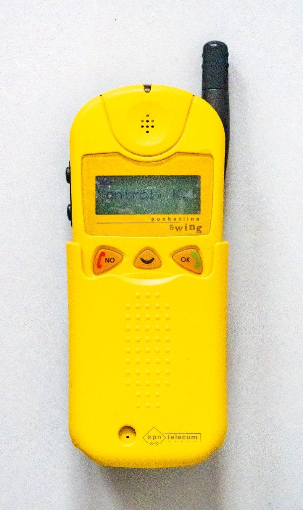 Vintage mobiele KPN telefoon aangeboden., Telecommunicatie, Gebruikt, Geen camera, Geel, Fysiek toetsenbord