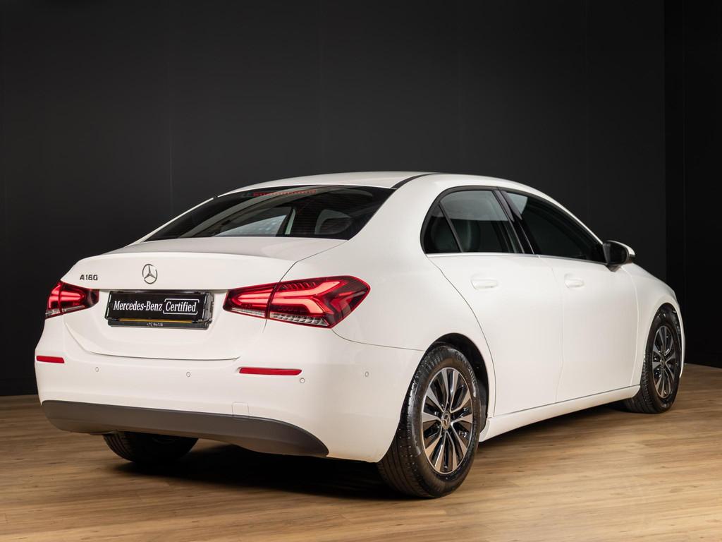 Mercedes-Benz A-Klasse Limousine 180 Business Solution, 136 pk, 4 cilinders, Leder en Stof, Wit