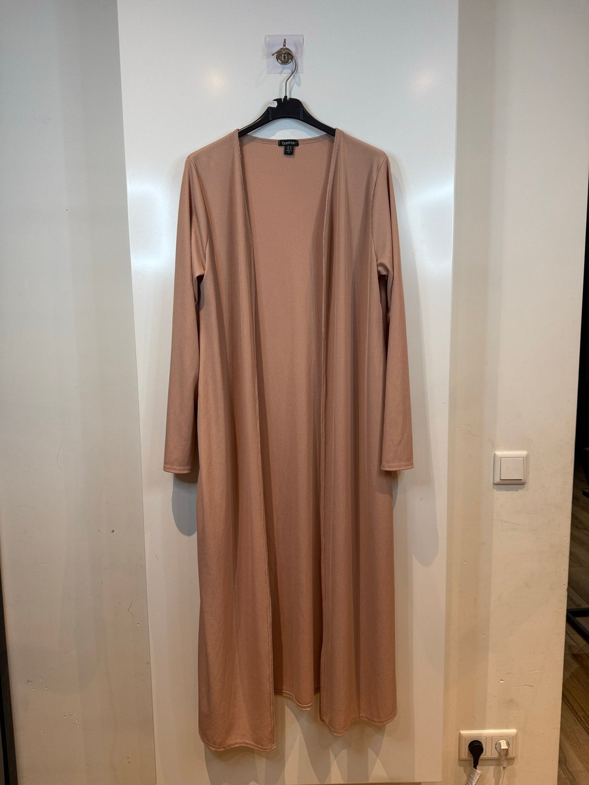 Boohoo lange cardigan maat 44, Ophalen of Verzenden, Zo goed als nieuw, Maat 42/44 (L), Beige