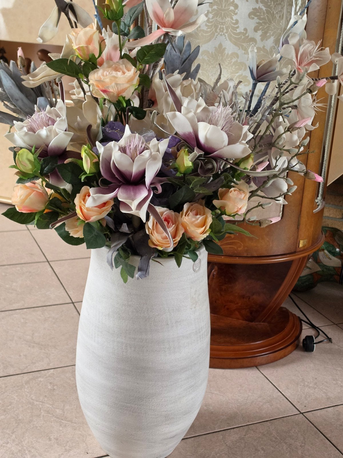 Boeket met foam bloemen en takken in 60 cm hoge pot, Ophalen