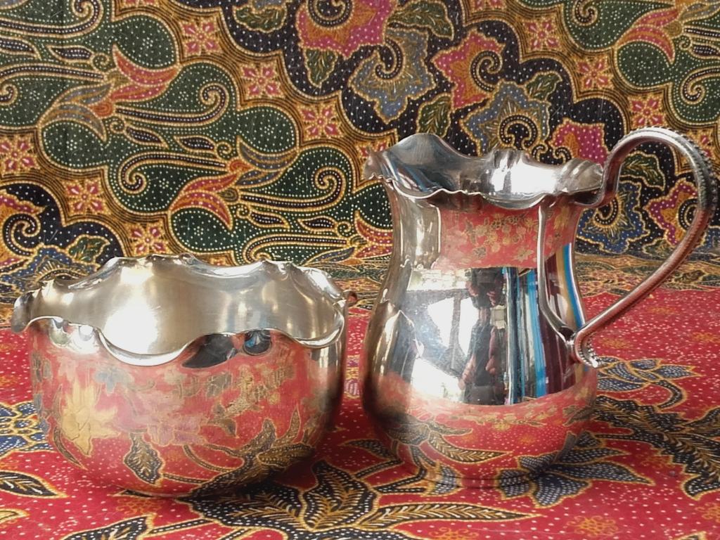 Mooi oud silverplate suiker en roomstel uit Engeland.
