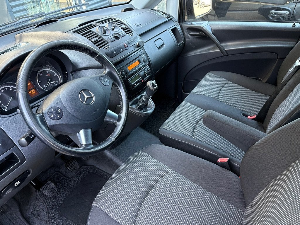 Mercedes-Benz Vito 113 CDI 320 Lang 3 Zitplaatsen Airco, Auto's, Bestelauto's, 13 km/l, Euro 5, Gebruikt, Zwart