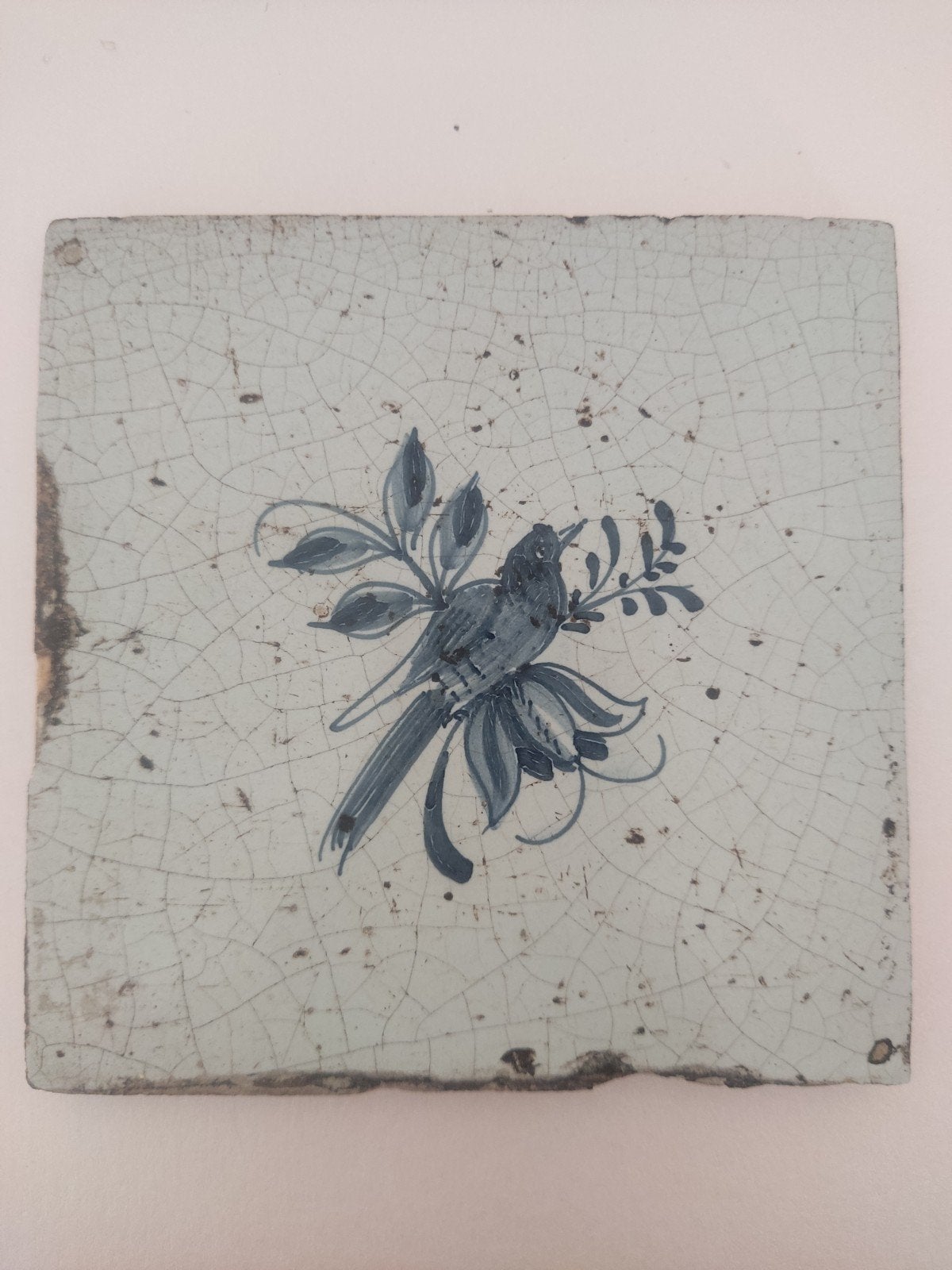 Een antieke tegel met vogel, 'Delfts witje', Antiek en Kunst, Verzenden
