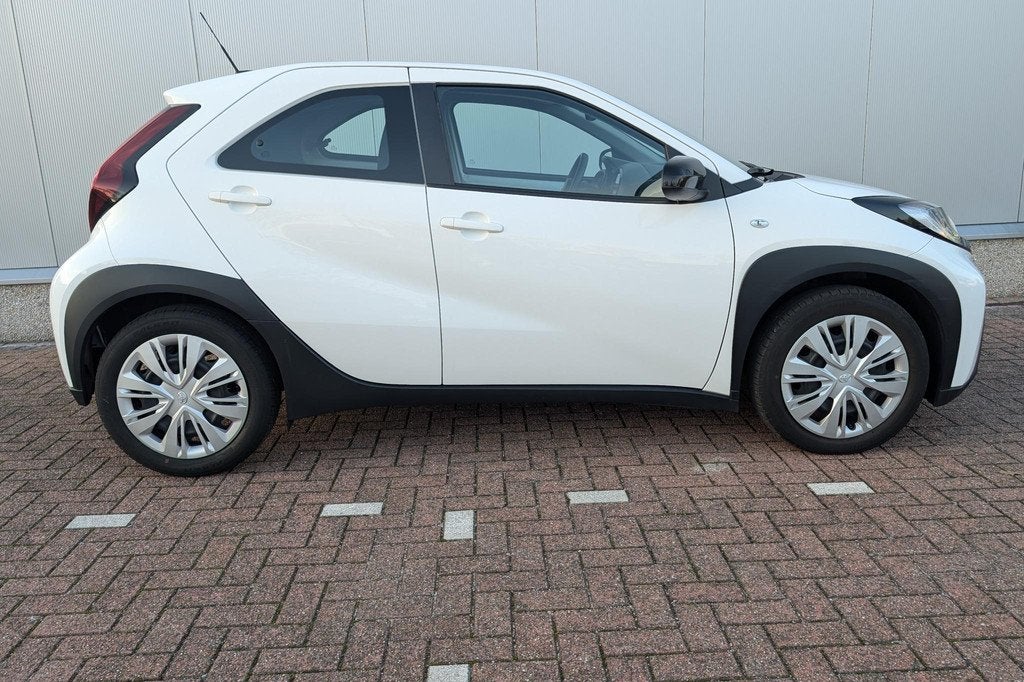 Toyota Aygo X 1.0 VVT-i MT Play |Apple CarPlay/Android Auto|, Stof, Gebruikt, 920 kg, Start-stop-systeem