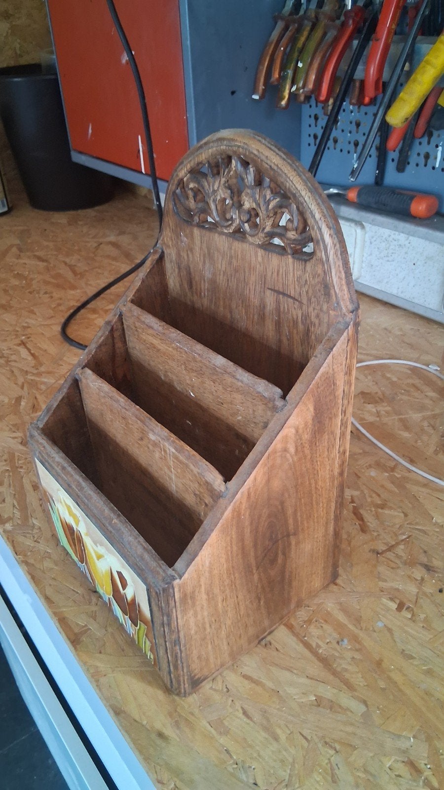 Houten pennenbak, Ophalen