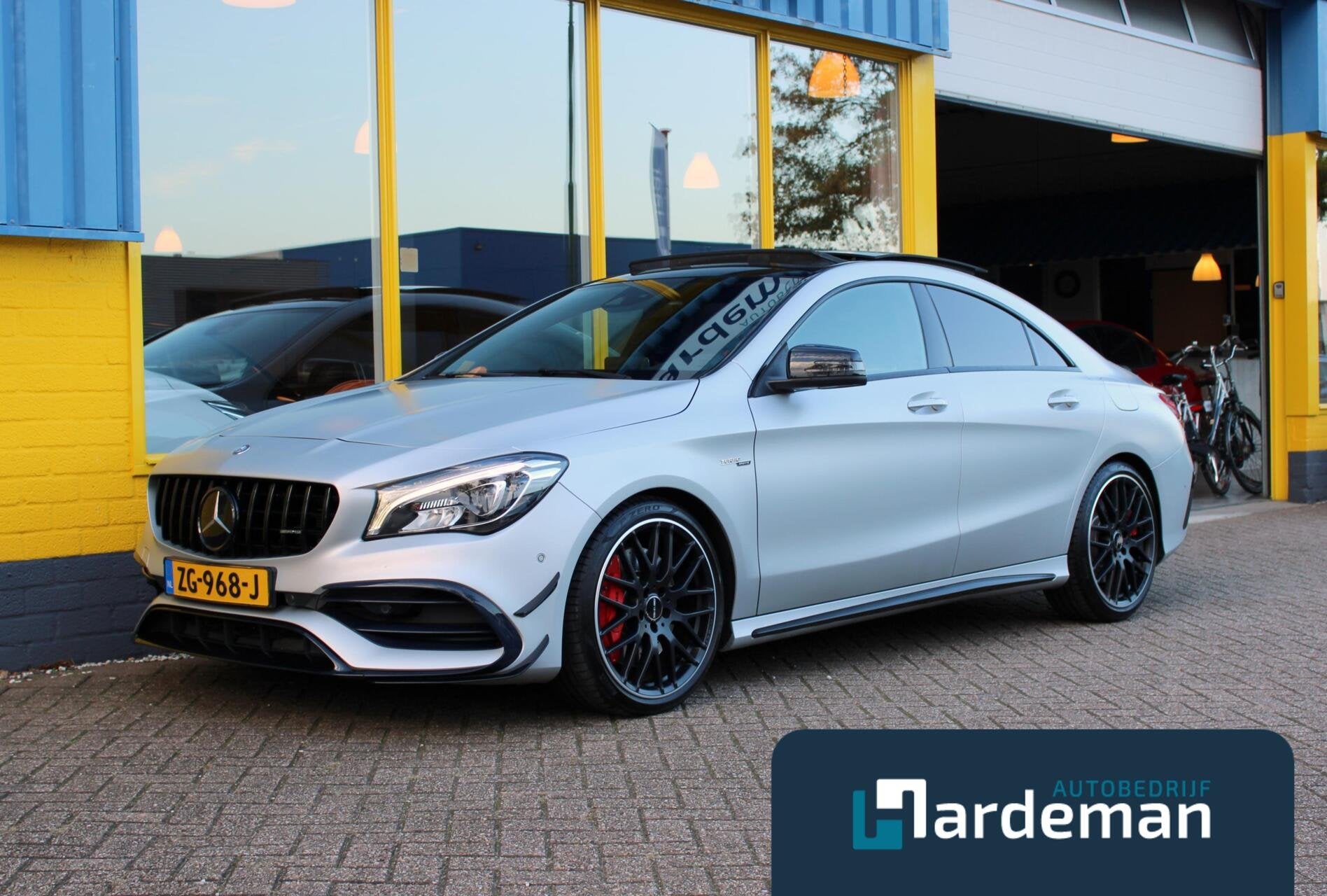 Mercedes CLA-klasse AMG 45 4MATIC|Leder|Carplay|H/K|Panorama, Automaat, CLA, Gebruikt, Euro 6