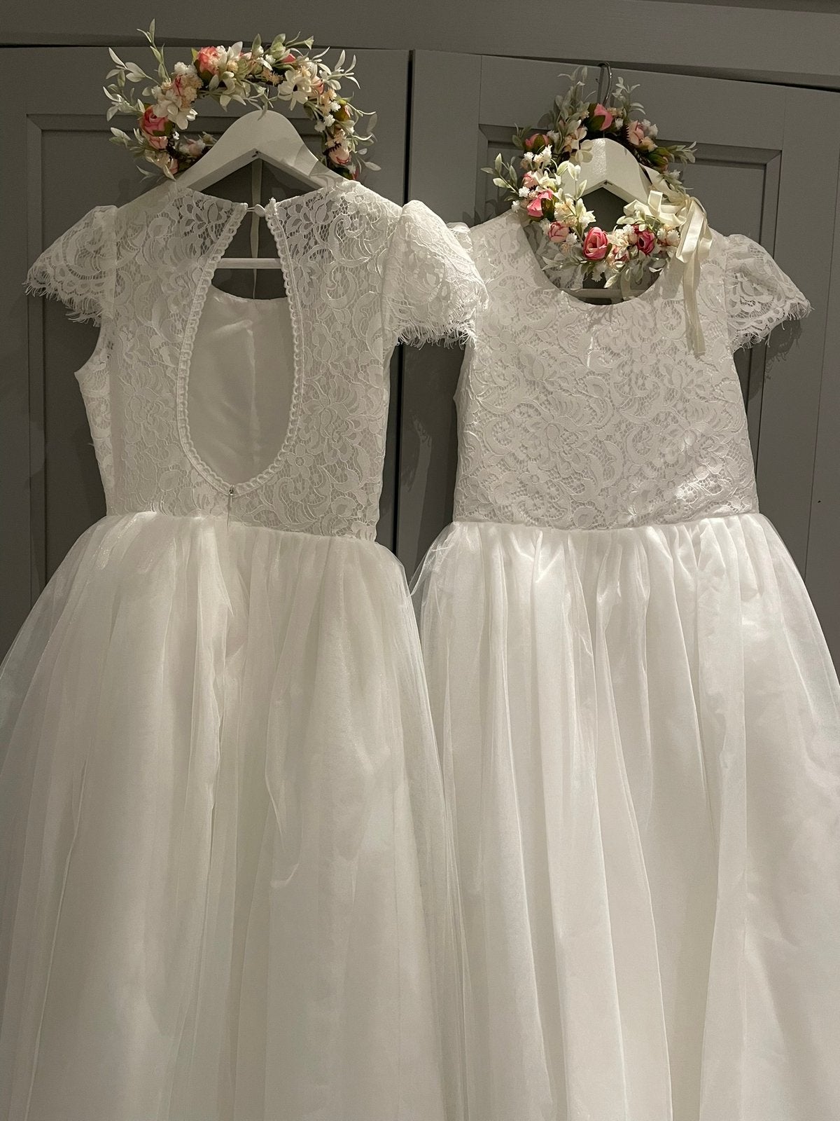 NIEUW Bruidsjurkjes bloemenmeisje tule kant maat 146 & 158, Ophalen of Verzenden, Nieuw, Wit, Accessoires