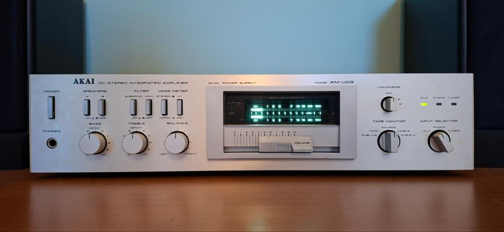Akai AM-U03  Dual Power Supply versterker uit 1980, Audio, Tv en Foto, Versterkers en Receivers, Overige merken, Gebruikt, Ophalen of Verzenden