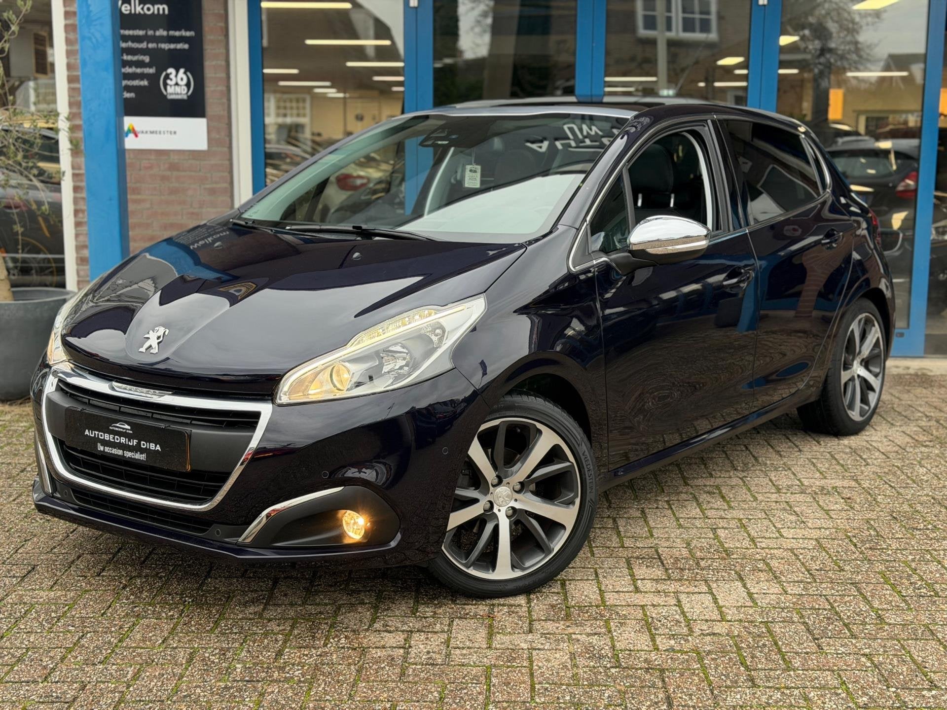 Peugeot 208 1.2 PureTech Allure 2015 AUT NAVI CLIMA LM NAP!, Auto's, Dealer onderhouden, Stof, Gebruikt, 1199 cc