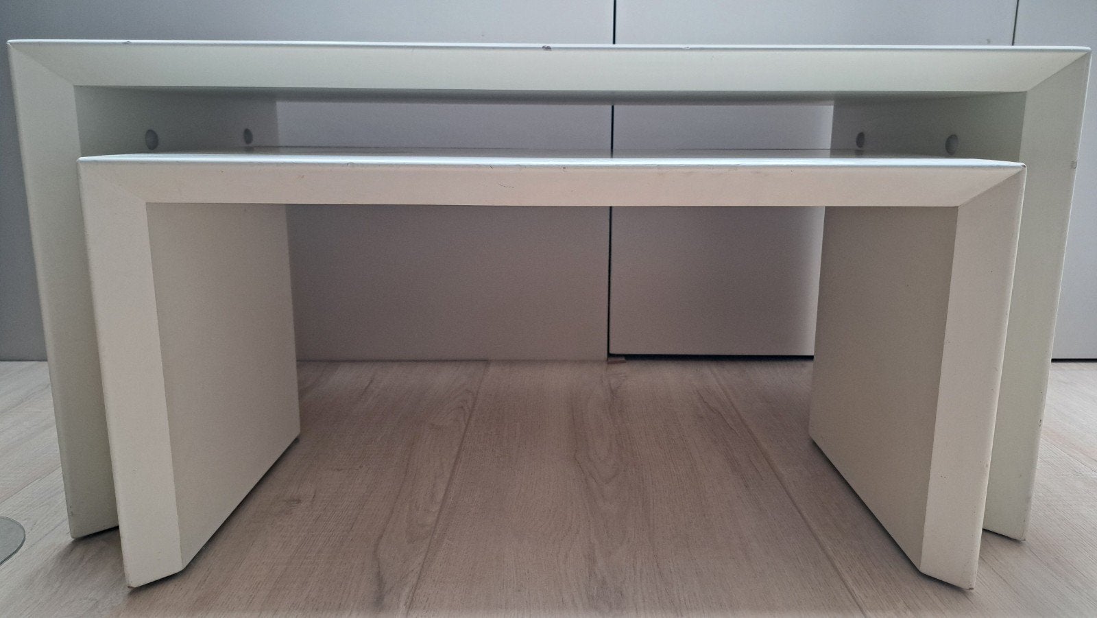Set van 2 Leolux bijzettafels - Wit, Huis en Inrichting, Tafels | Bijzettafels, Ophalen, Gebruikt, 75 cm of meer, Rechthoekig