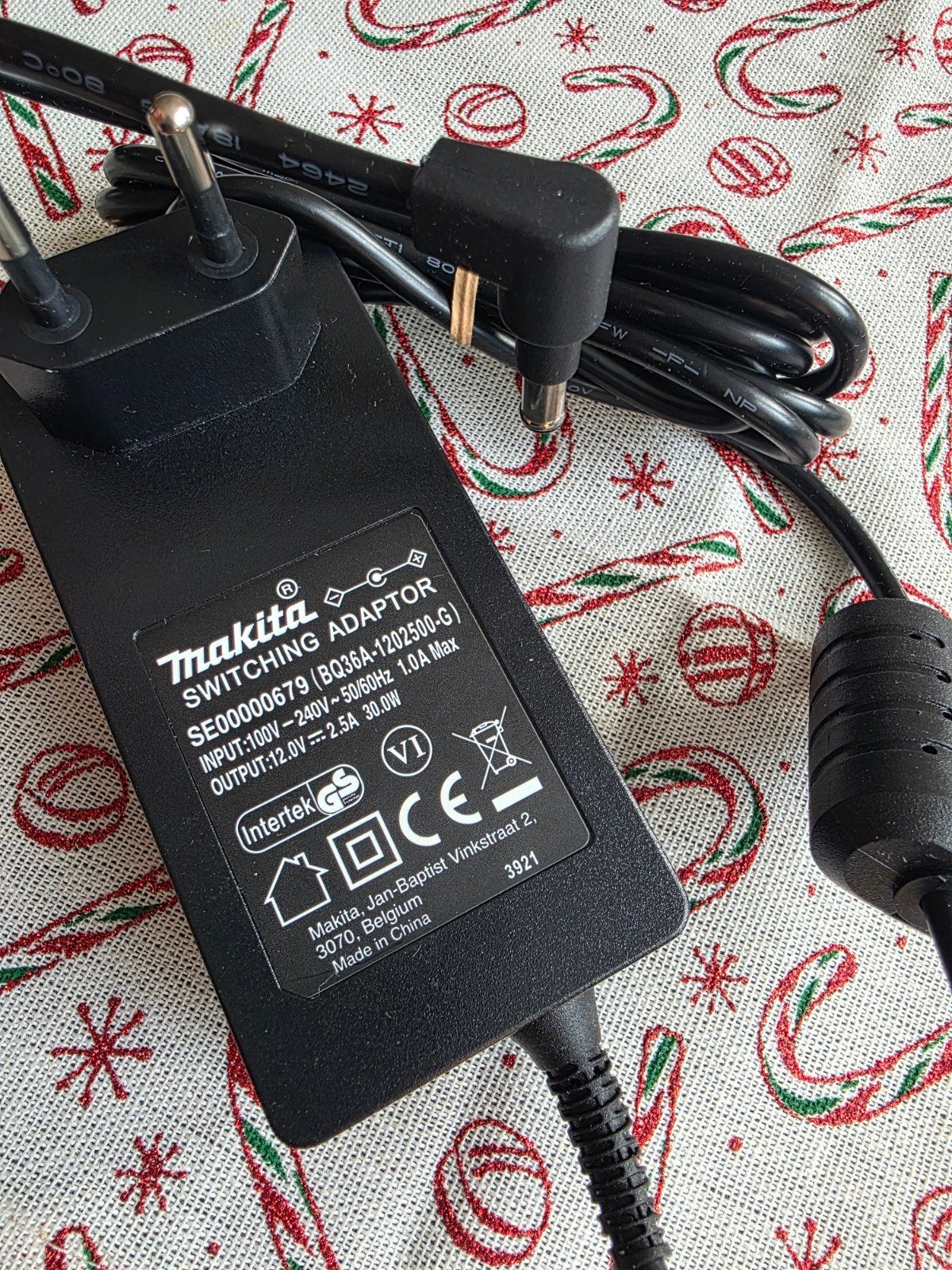 Makita switching adaptor 12V 30W new charger, Ophalen of Verzenden, Nieuw