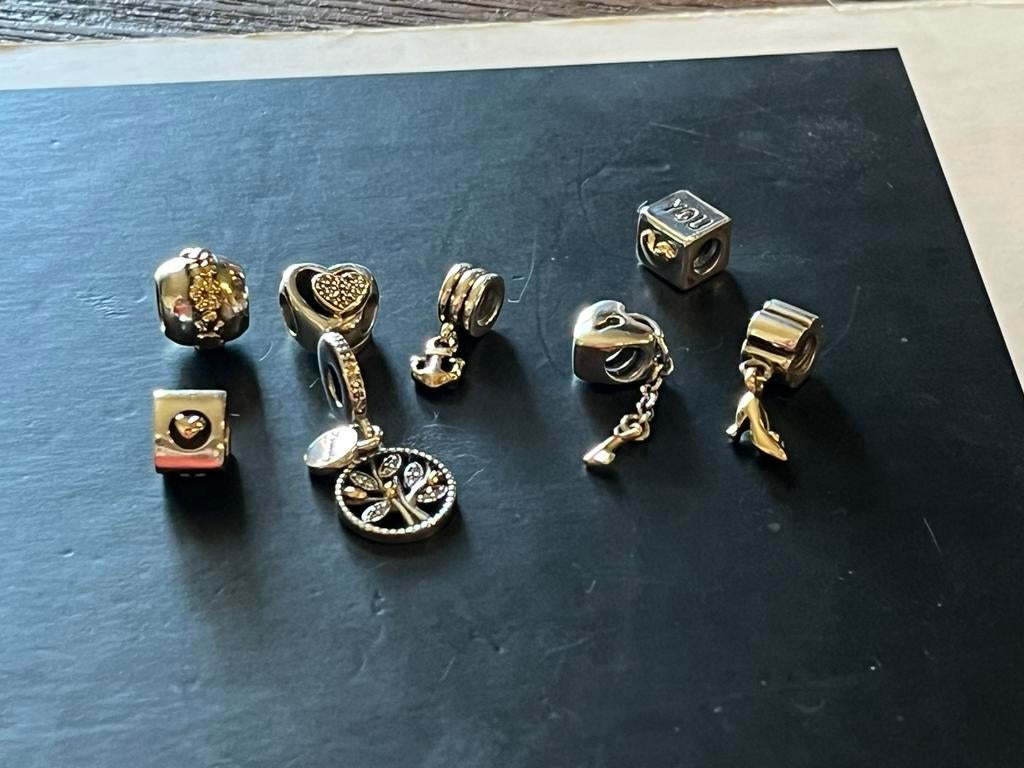 Pandora bedels met goud details., Ophalen of Verzenden, Zo goed als nieuw, Goud, Pandora