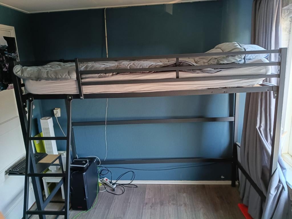 Stevige hoogslaper - Zwart metaal, Ophalen, Eenpersoons, Minder dan 160 cm, Zo goed als nieuw