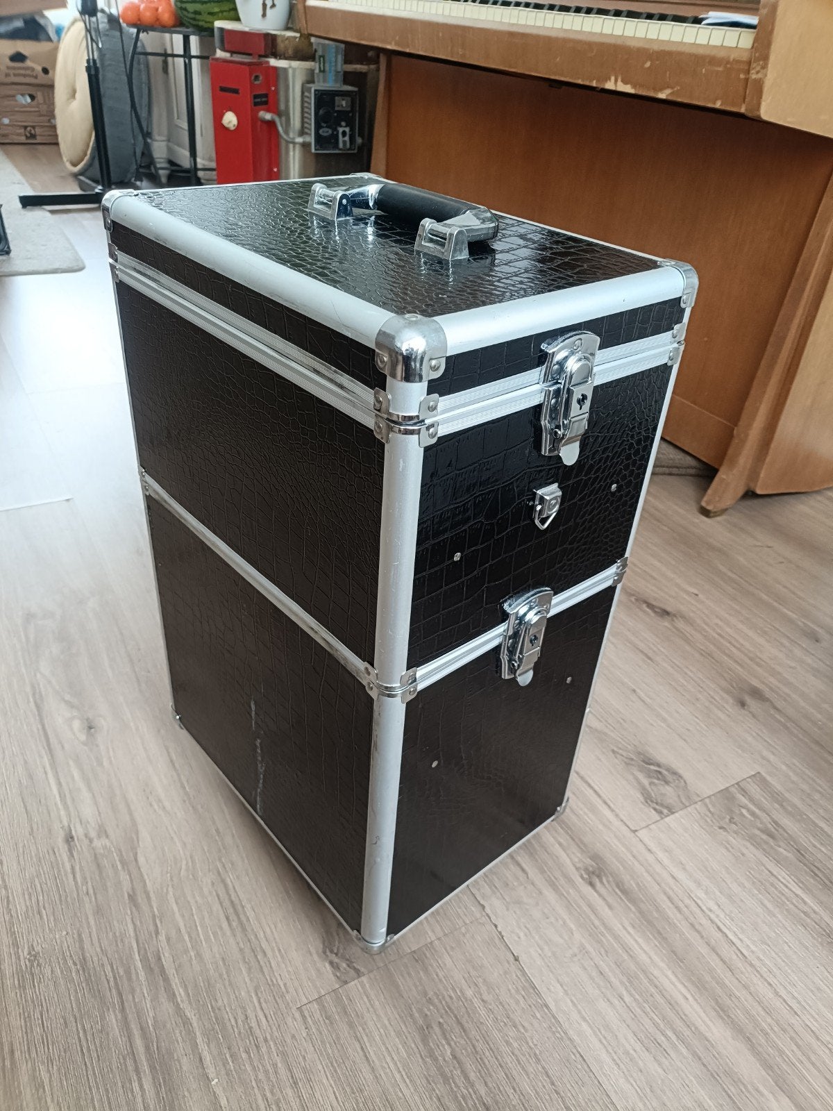 Professionele make-up koffer inclusief benodigheden wielen -, Sieraden, Tassen en Uiterlijk, Beautycases, Ophalen, Gebruikt, Zwart
