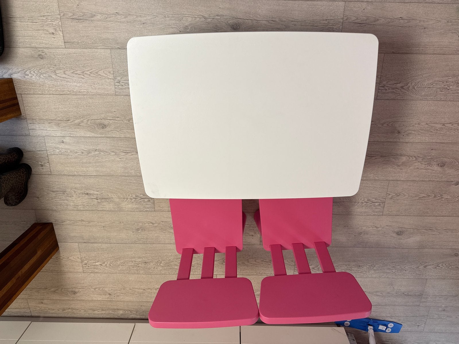 Kinder tafel met 2 roze stoelen, Ophalen of Verzenden, Gebruikt, Tafel(s) en Stoel(en)